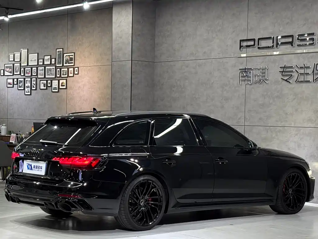 Audi RS 4 — фото 6