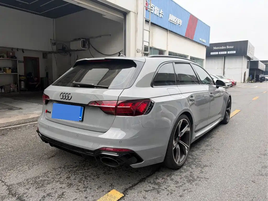 Audi RS 4 — фото 4