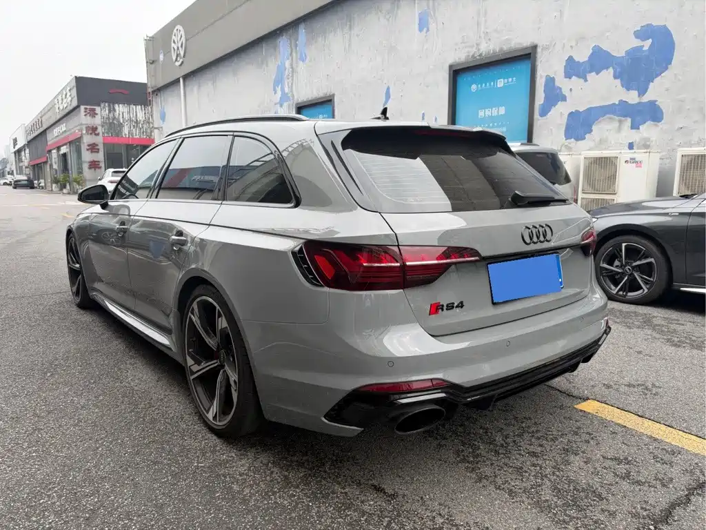Audi RS 4 — фото 6