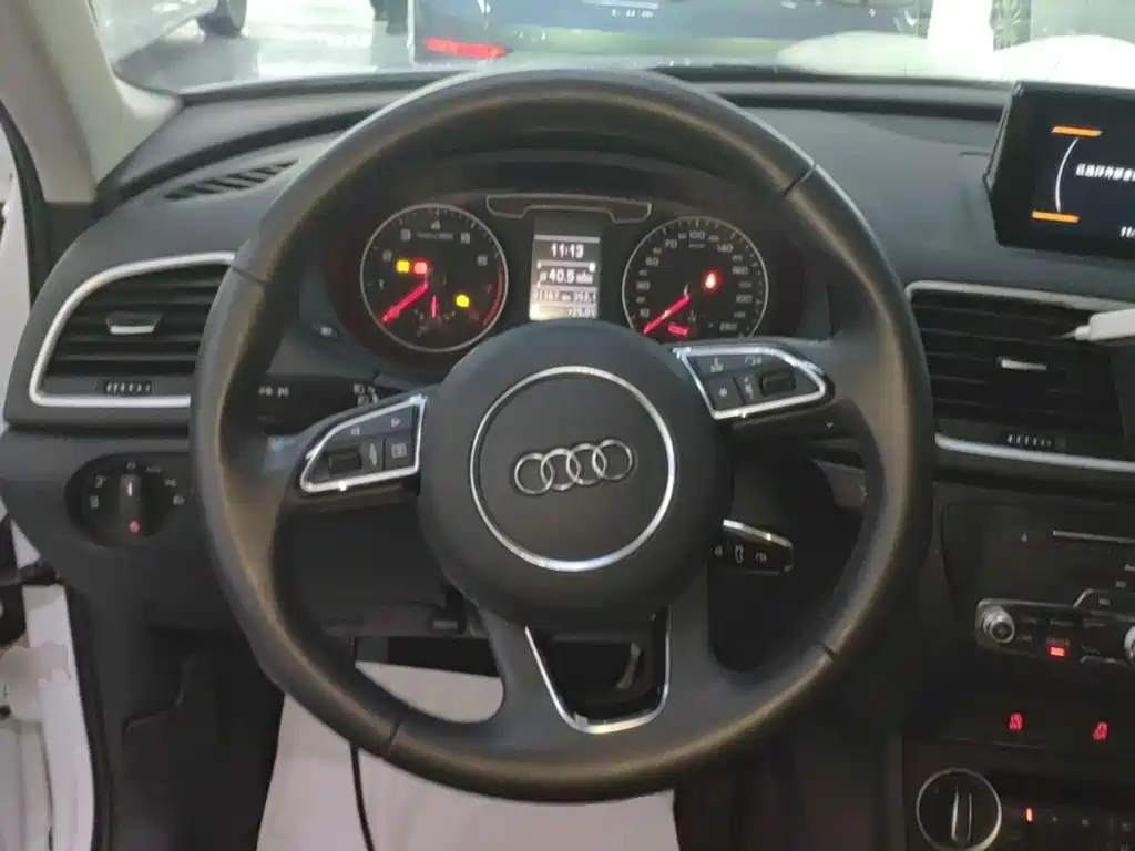 Audi Q3 — фото 10