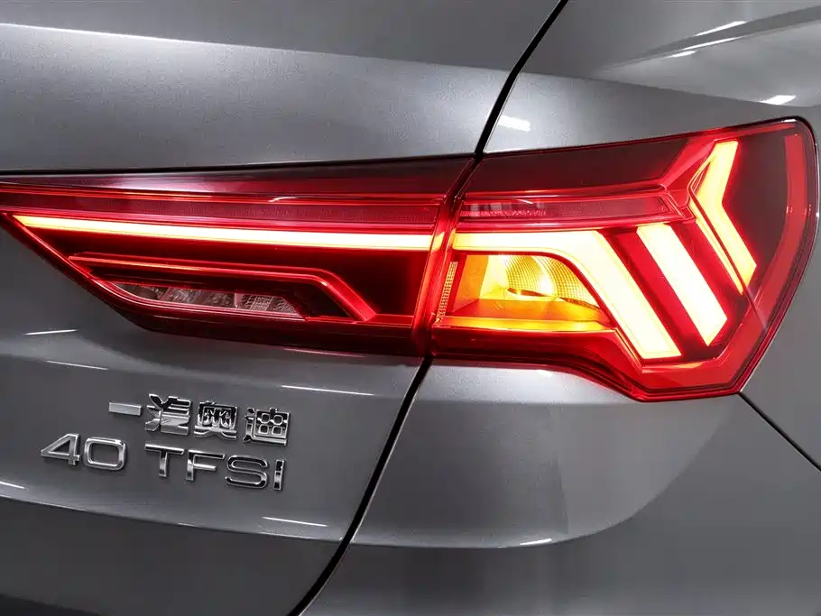 Audi Q3 — фото 10