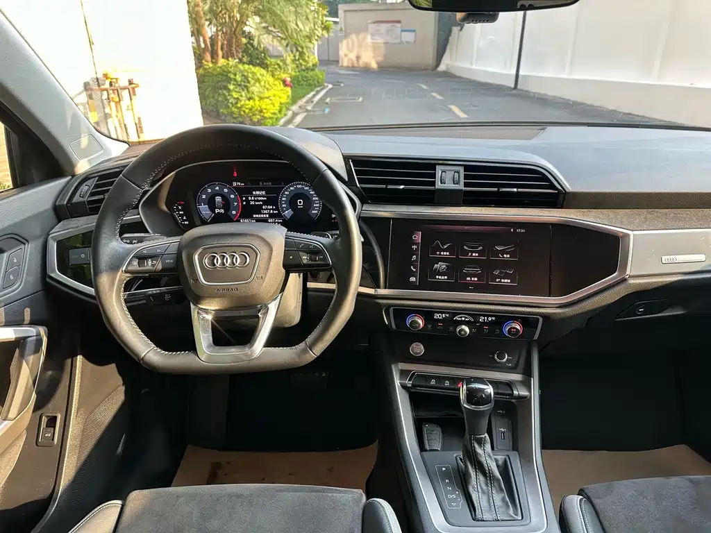 Audi Q3 — фото 14