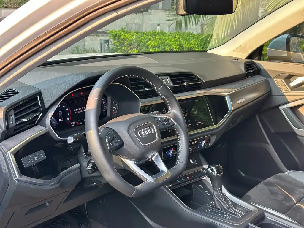Audi Q3 — фото 25