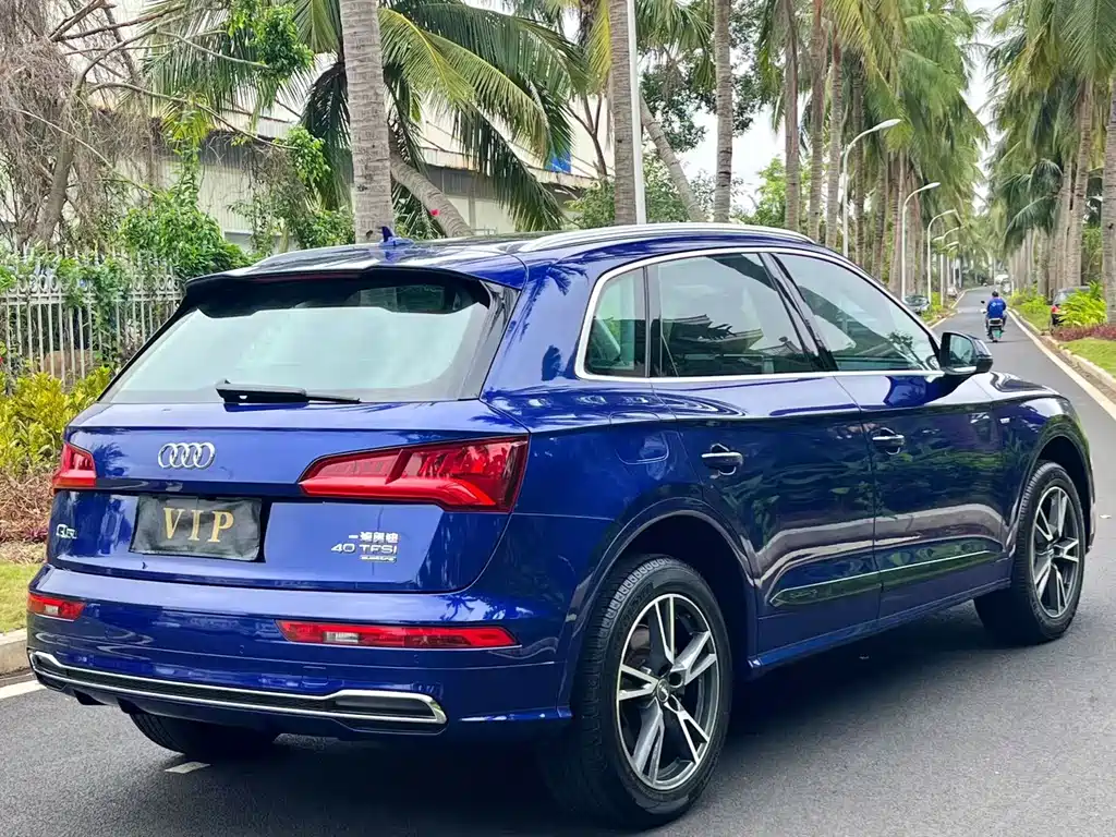 Audi Q5L — фото 6