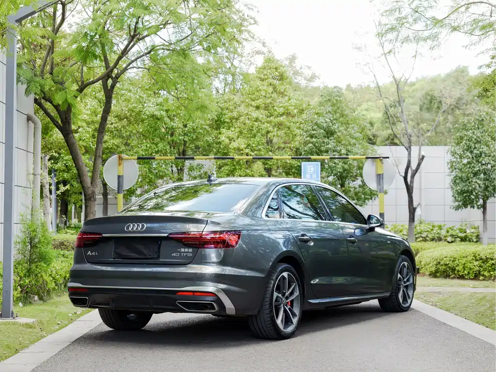 Audi A4L — фото 4