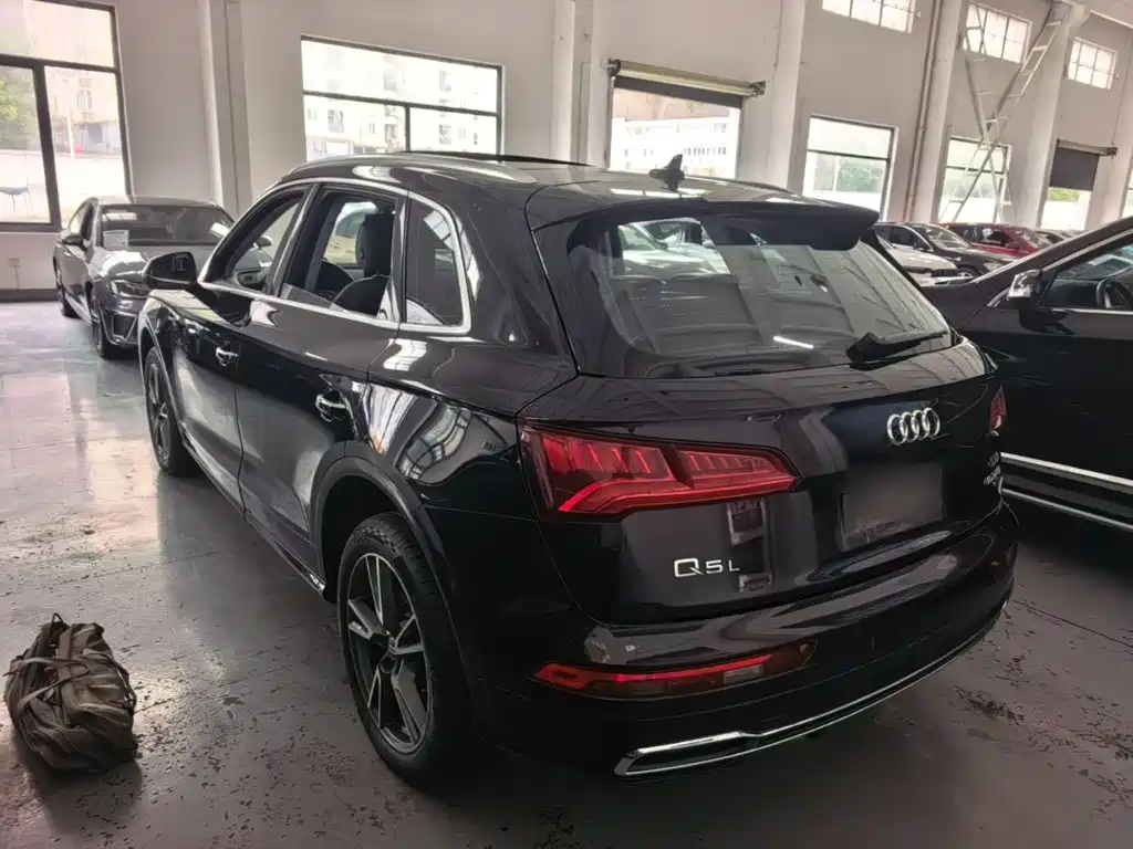 Audi Q5L — фото 4