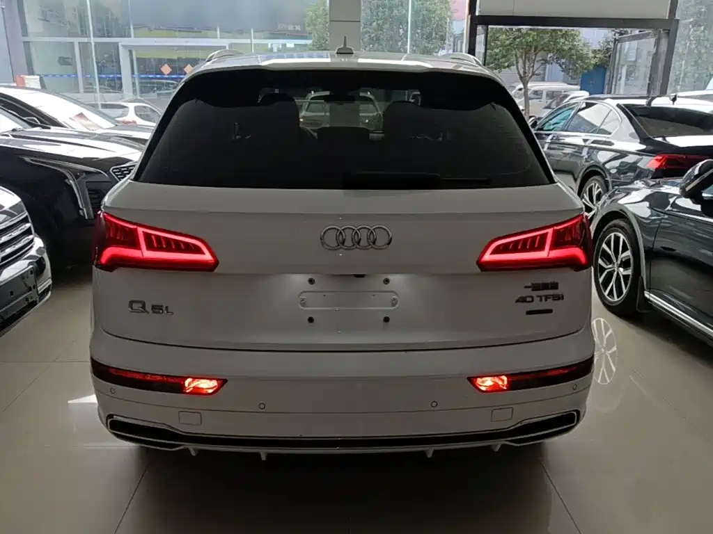 Audi Q5L — фото 5
