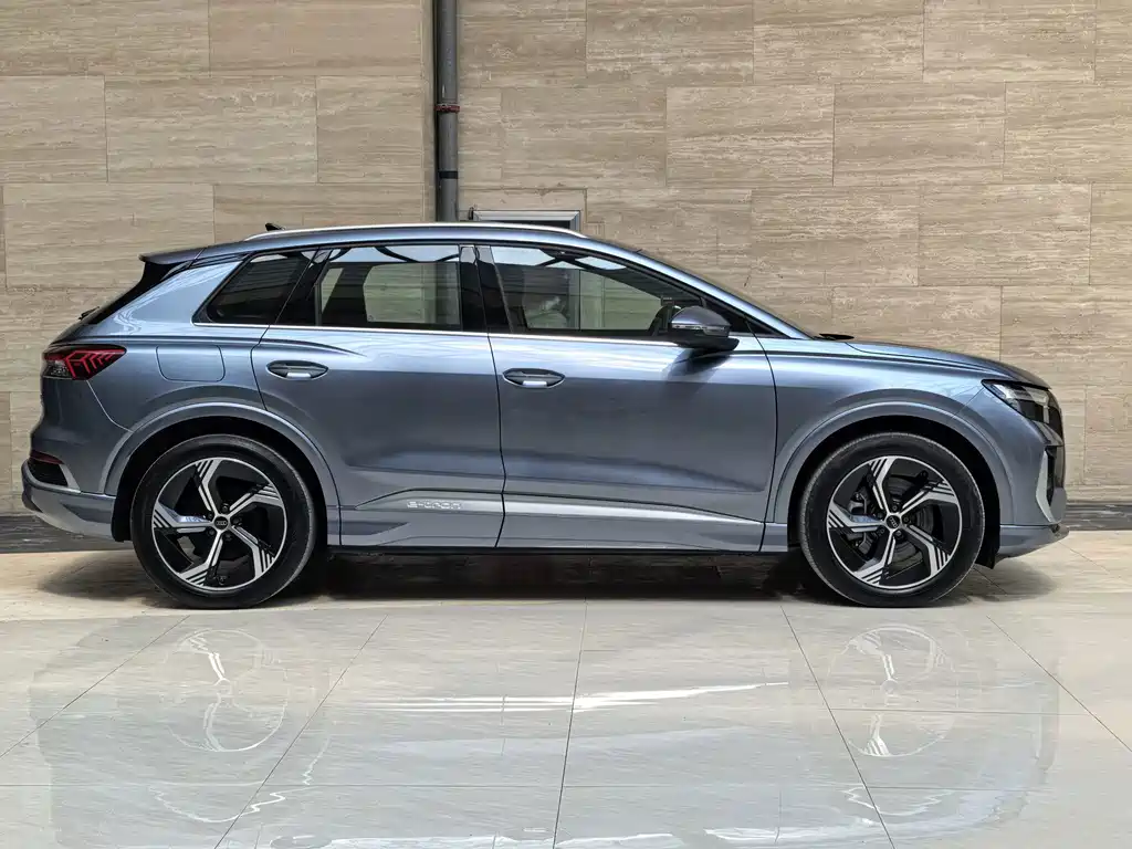 Audi Q4 e-tron — фото 3