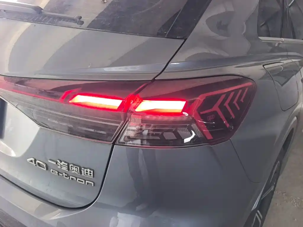 Audi Q4 e-tron — фото 7