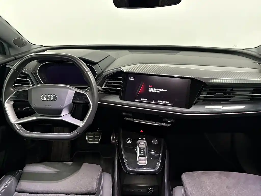 Audi Q4 e-tron — фото 13