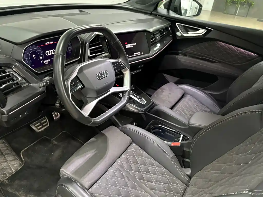 Audi Q4 e-tron — фото 10