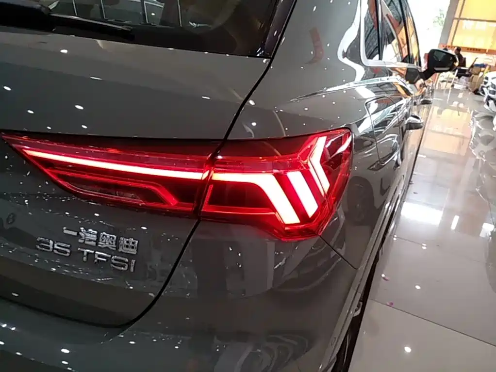Audi Q3 — фото 7