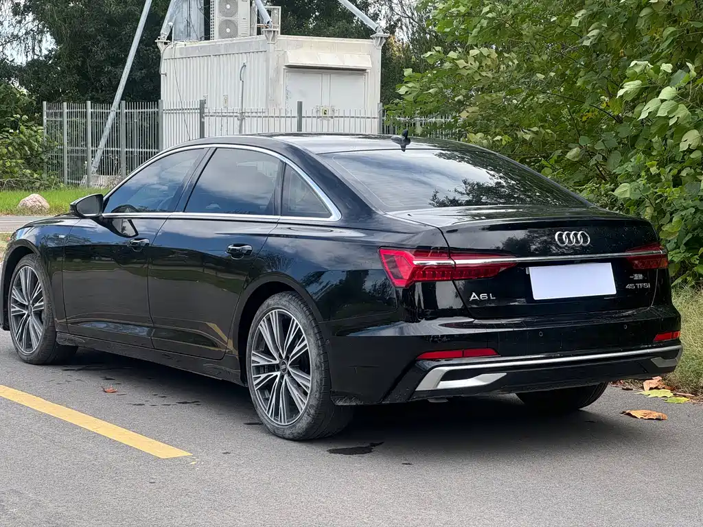 Audi A6L — фото 8