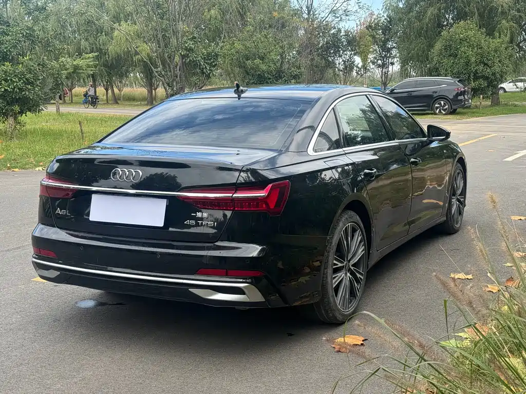 Audi A6L — фото 9