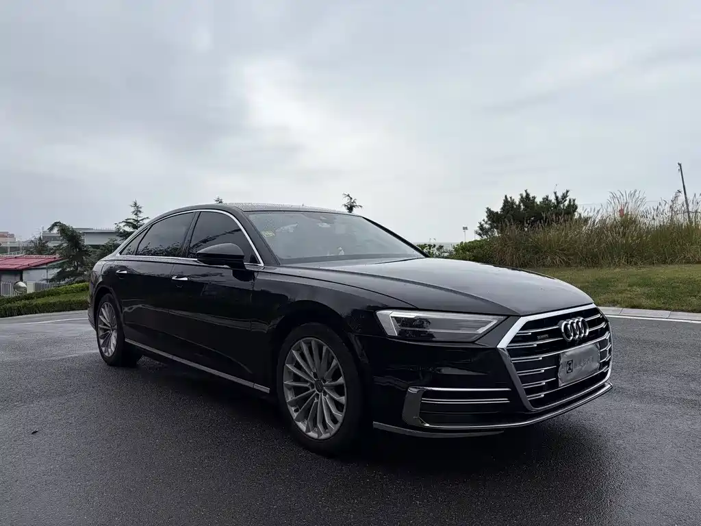 Audi A8 — фото 3
