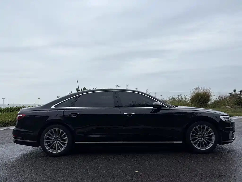 Audi A8 — фото 4