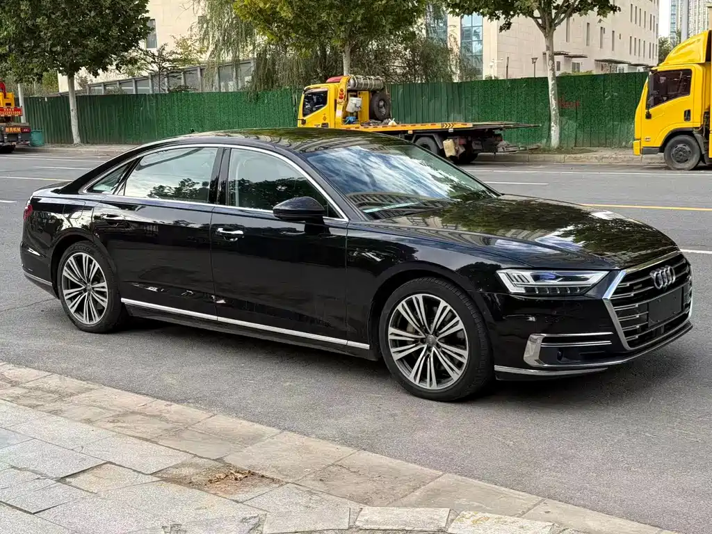 Audi A8 — фото 3