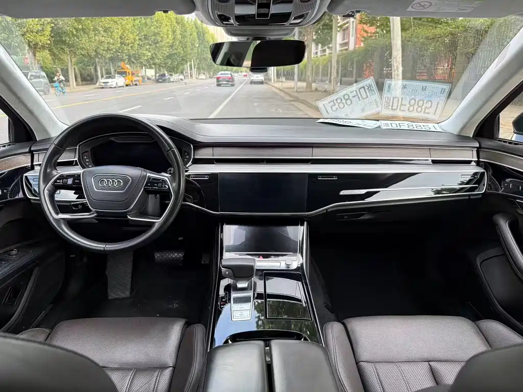 Audi A8 — фото 5