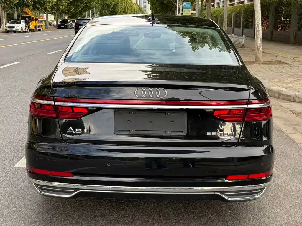 Audi A8 — фото 8