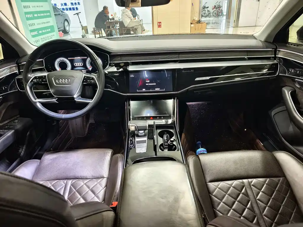 Audi A8 — фото 5