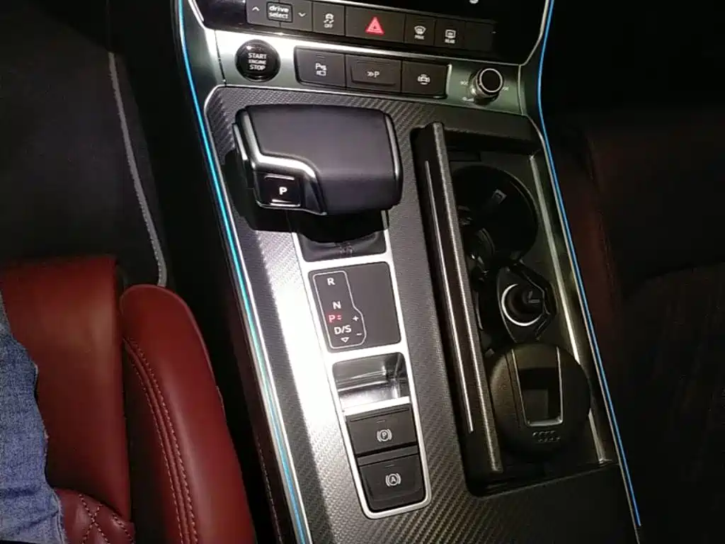 Audi A7L — фото 13