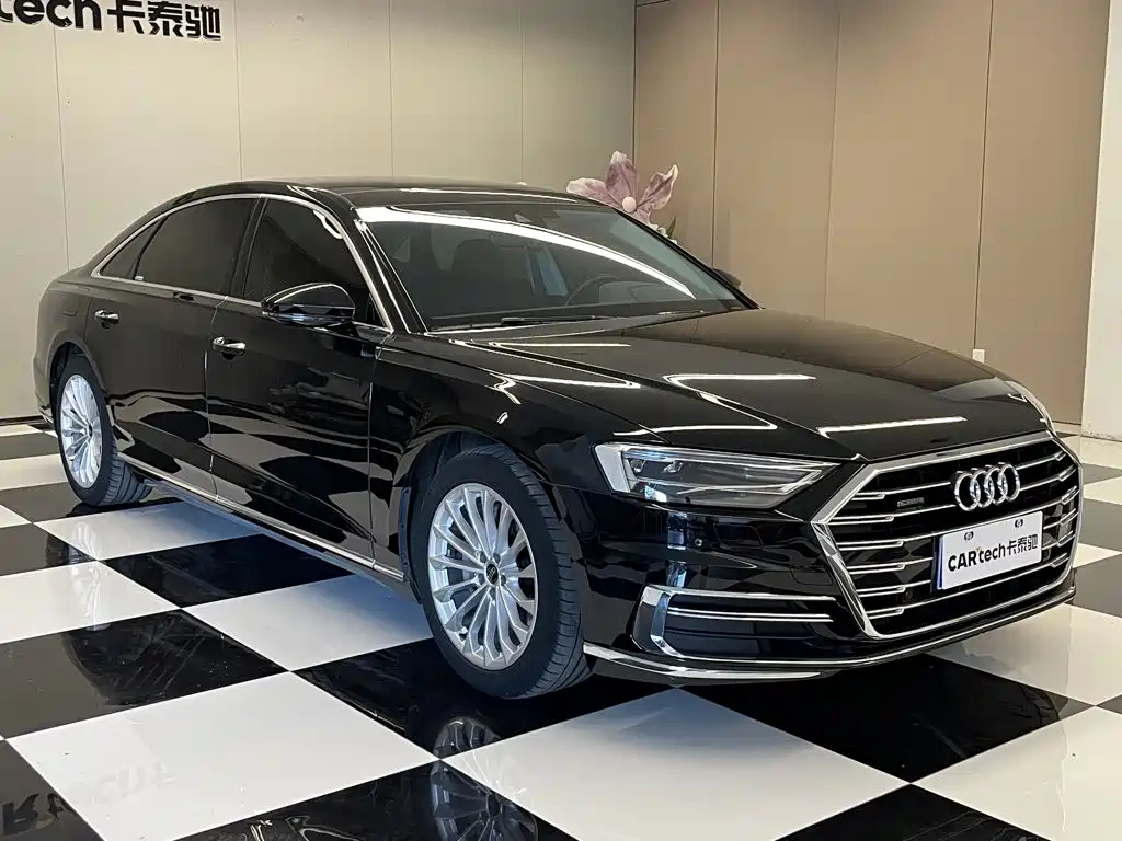 Audi A8 — фото 2