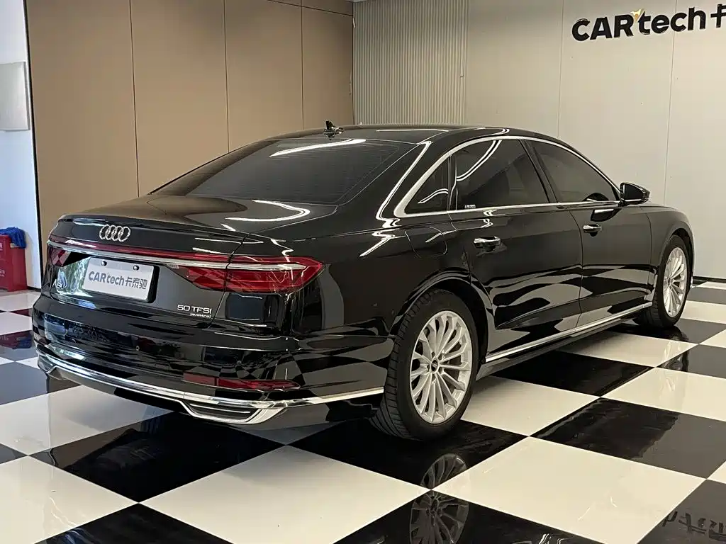 Audi A8 — фото 5