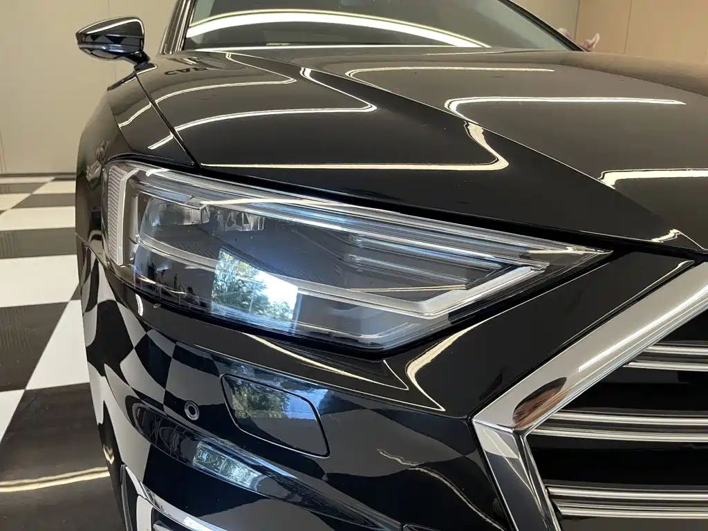 Audi A8 — фото 9