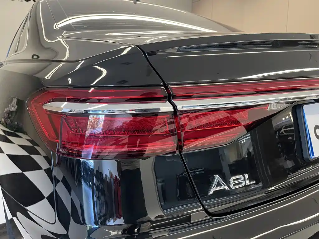 Audi A8 — фото 10