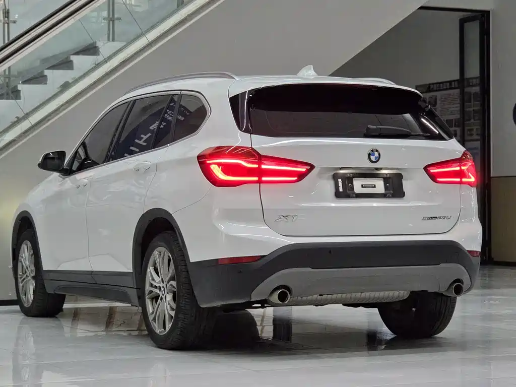 BMW X1 — фото 9