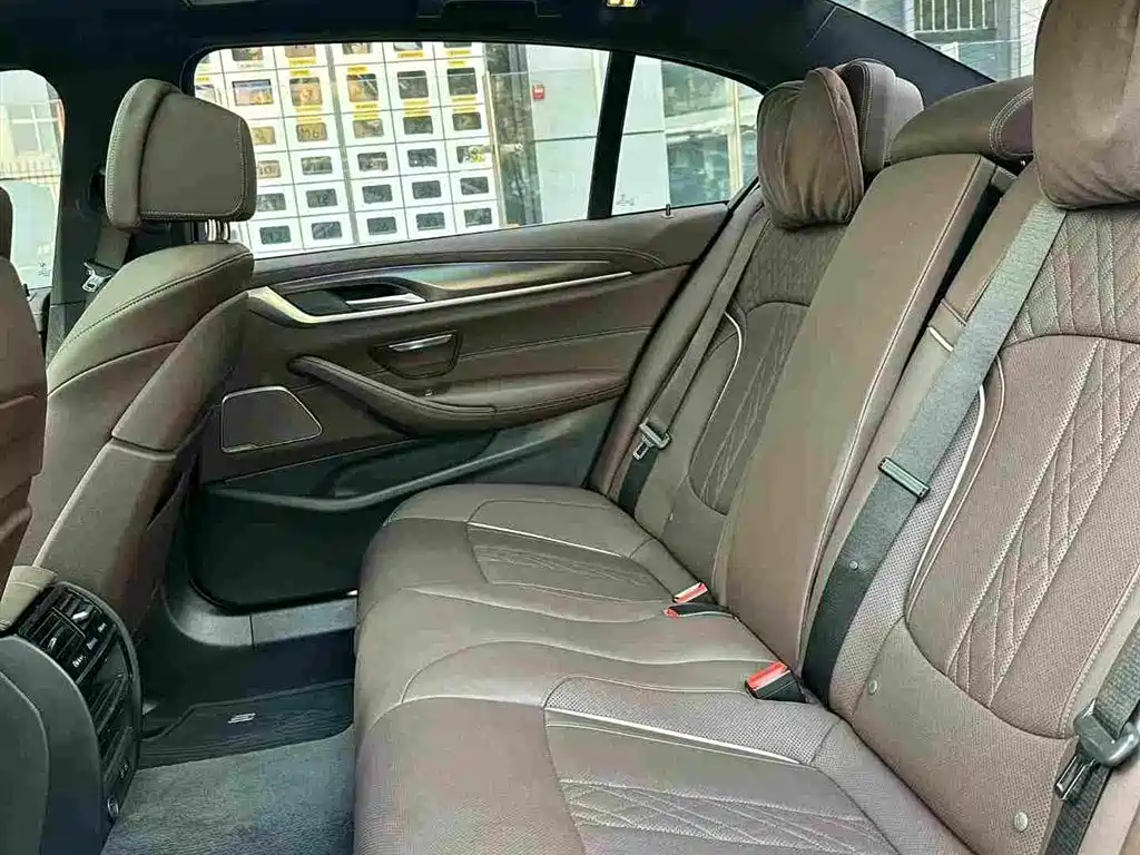 BMW 5 Series New Energy — фото 9