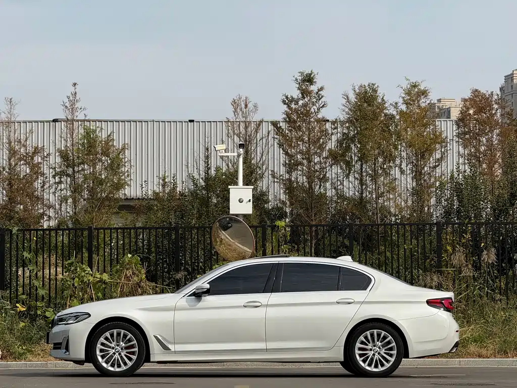 BMW 5 Series — фото 2