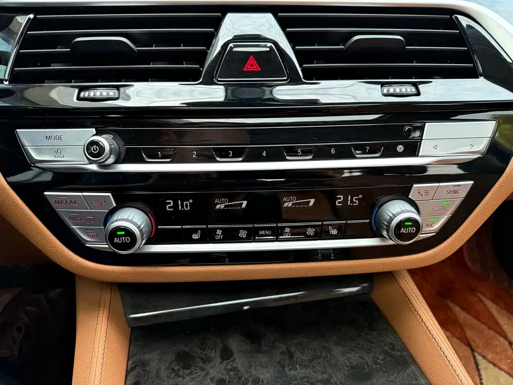 BMW 5 Series — фото 13