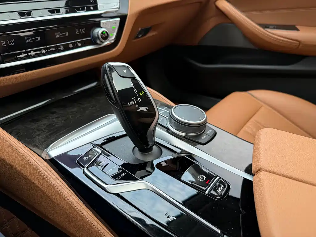 BMW 5 Series — фото 14