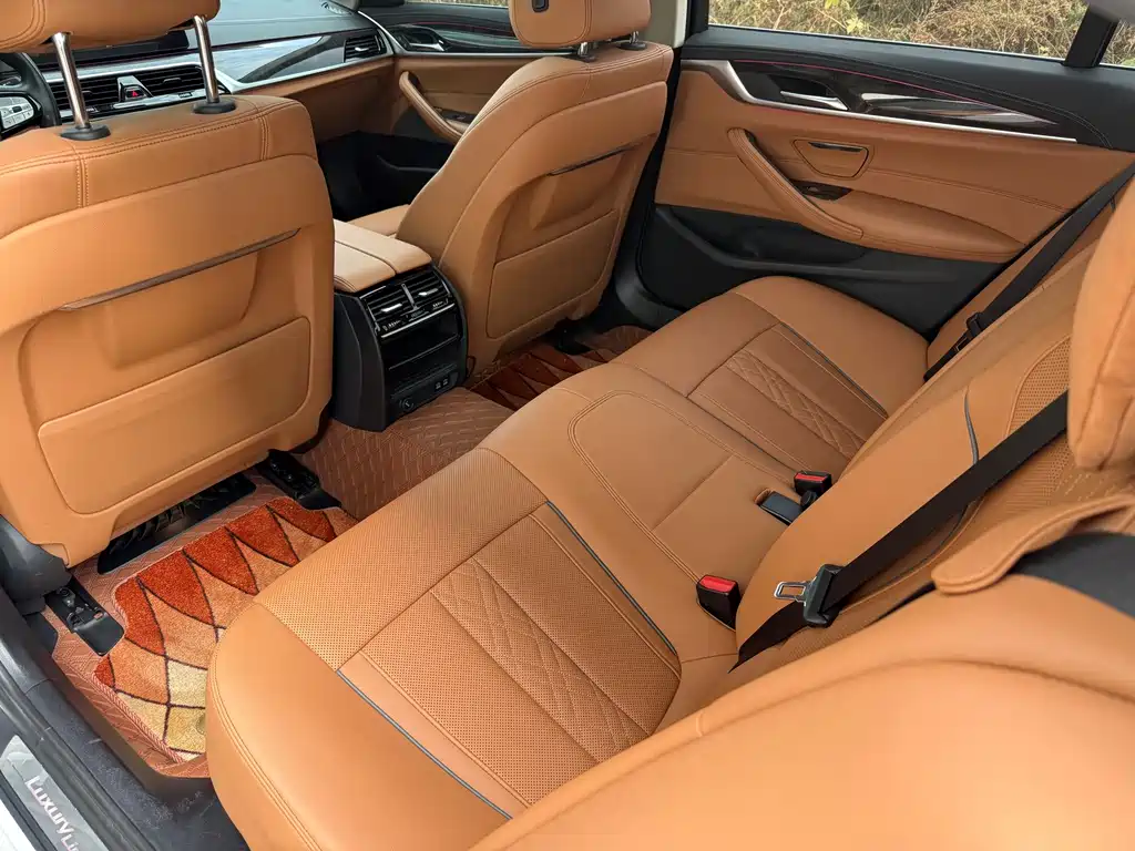 BMW 5 Series — фото 15