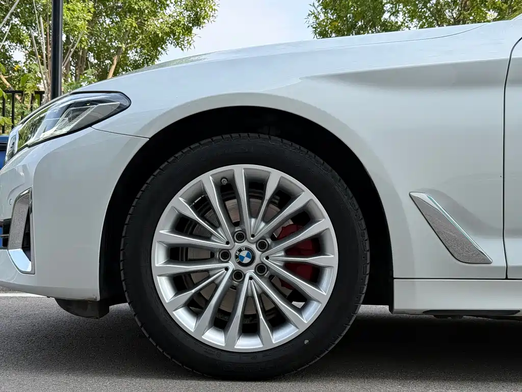 BMW 5 Series — фото 24