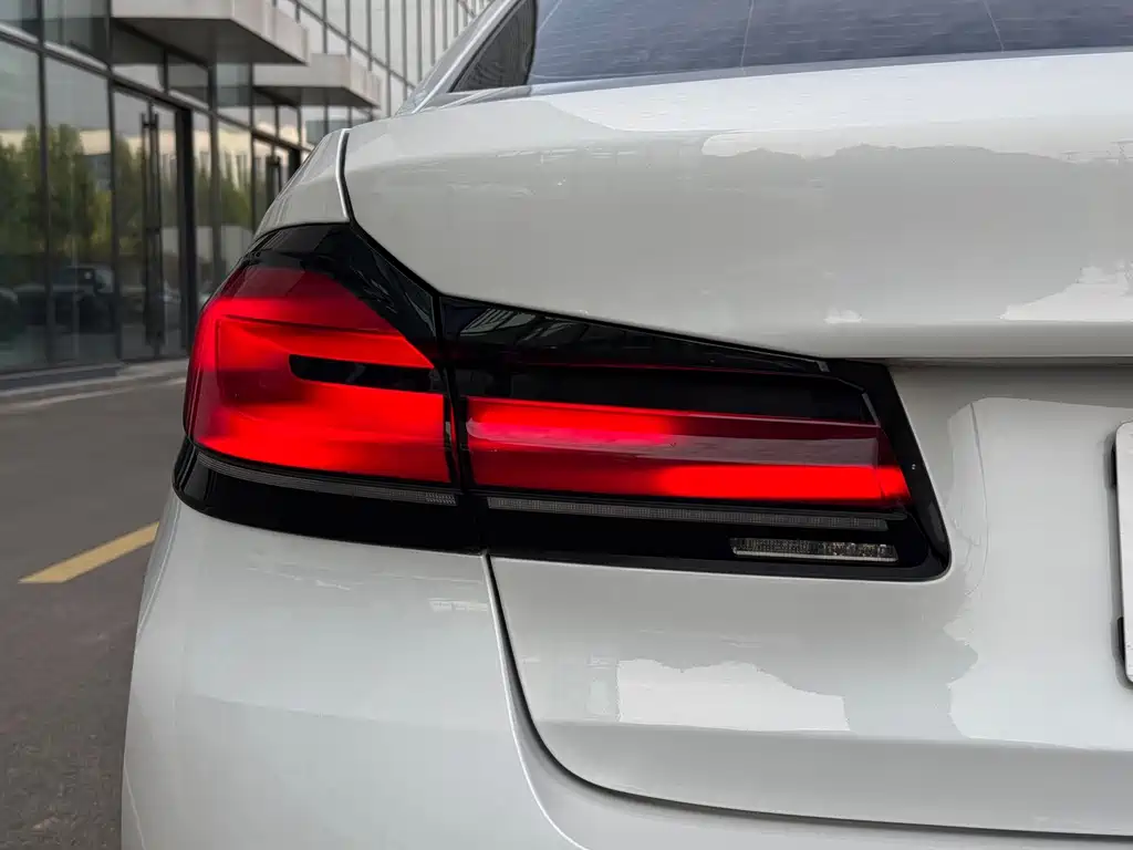 BMW 5 Series — фото 26