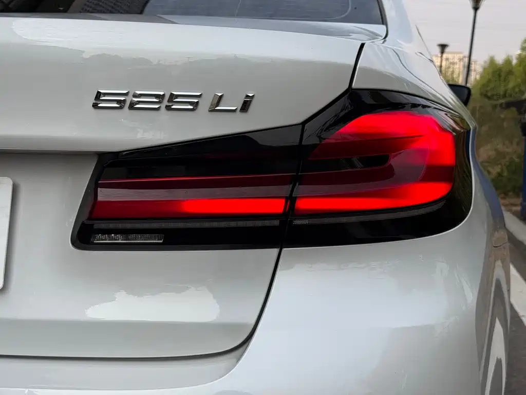 BMW 5 Series — фото 27