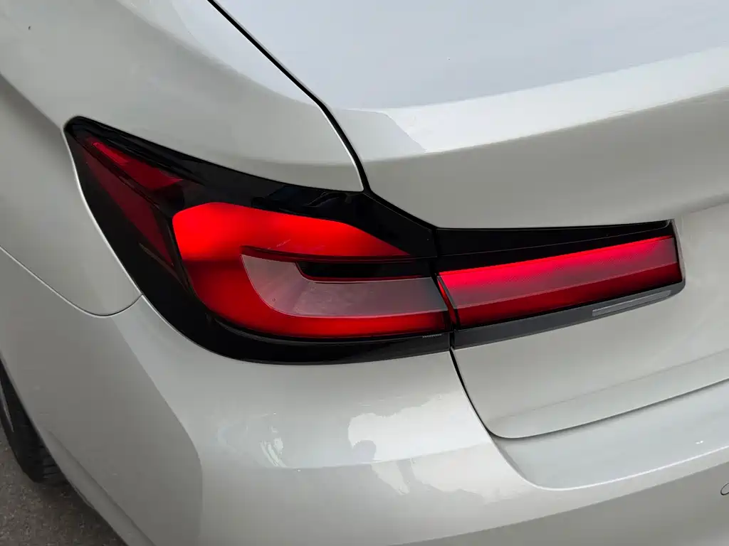 BMW 5 Series — фото 28