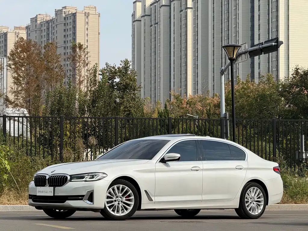BMW 5 Series — фото 1