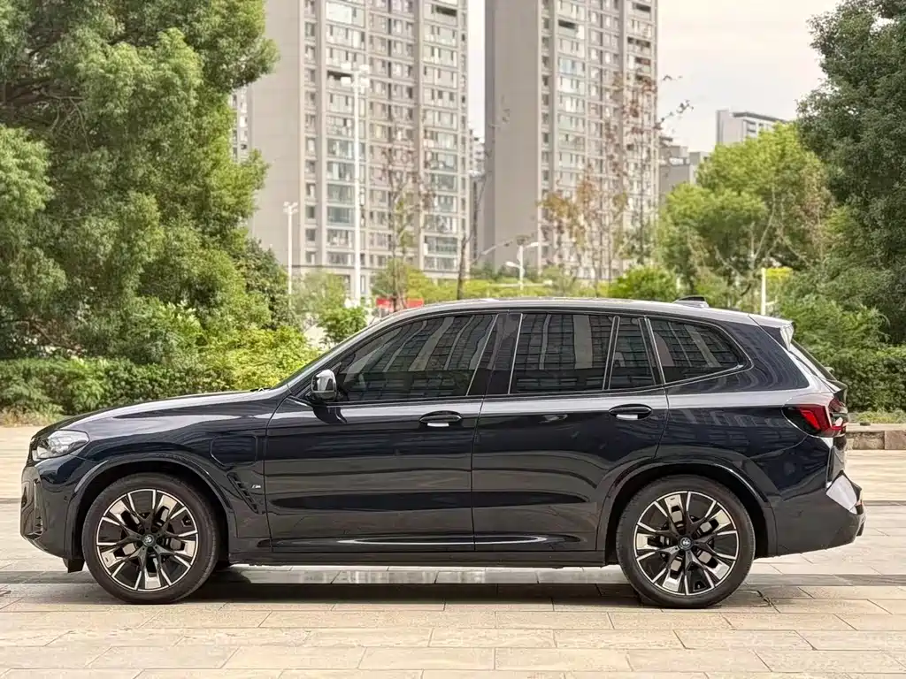 BMW iX3 — фото 5