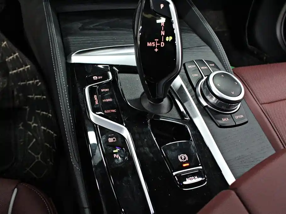 BMW 5 Series New Energy — фото 8