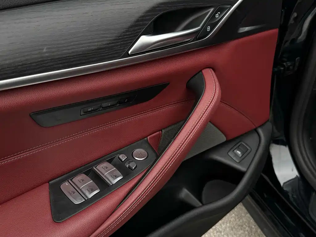 BMW 5 Series — фото 13