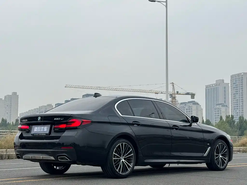 BMW 5 Series — фото 10