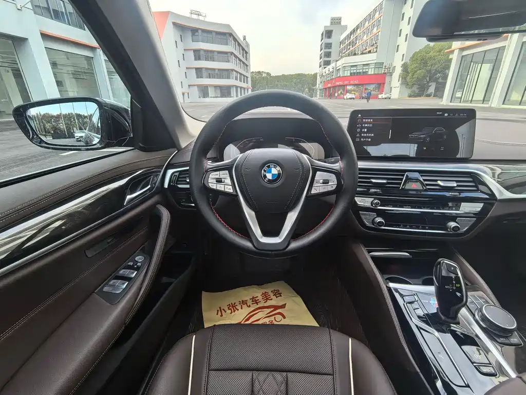 BMW 5 Series — фото 11