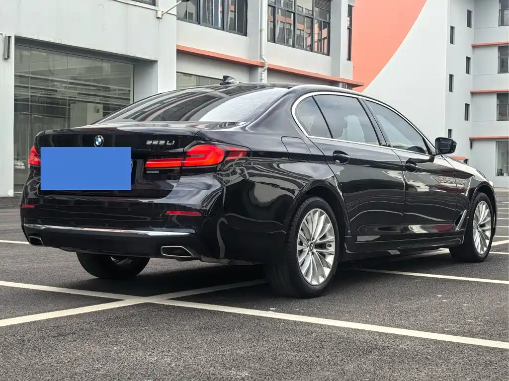 BMW 5 Series — фото 4