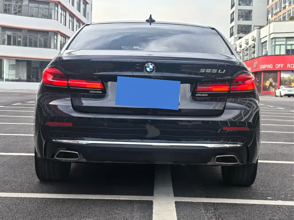 BMW 5 Series — фото 5