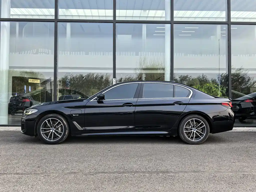 BMW 5 Series New Energy — фото 3