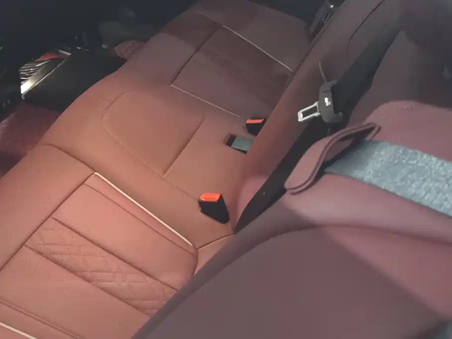 BMW 5 Series — фото 11