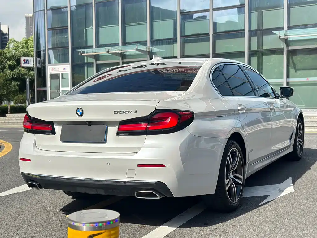 BMW 5 Series — фото 14